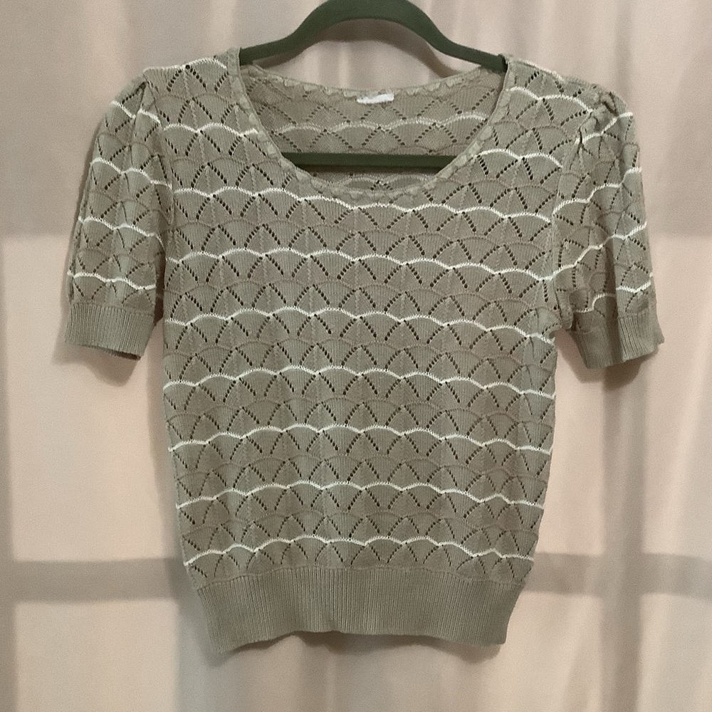 Vintage crochet look short sleeve sweater